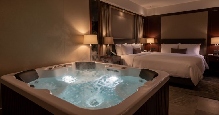 Hotels with Hot Tub in Room: 2026 Ultimate Guide & Top Jacuzzi Suites