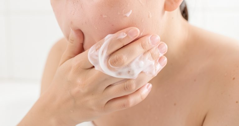 The Complete Sensitive Skin Routine: Gentle Cleansing, Barrier Repair & Sun Protection (2026)